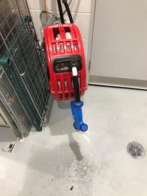 R3 Engineered Thermoplastic Heavy Duty Hose Reel Hot Wash 1/2 inch x 65 ft 185F MAX 150PSI Red Case / White Hose | HW465R-02