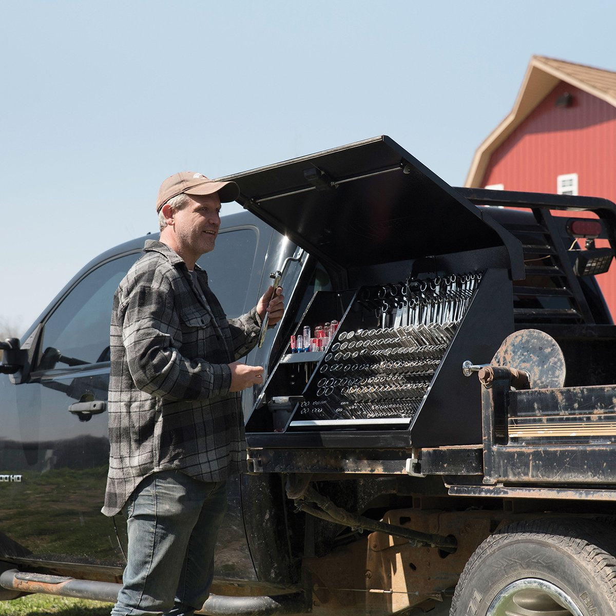 36 x 17 in. Steel Triangle® Toolbox XL450 – Montezuma