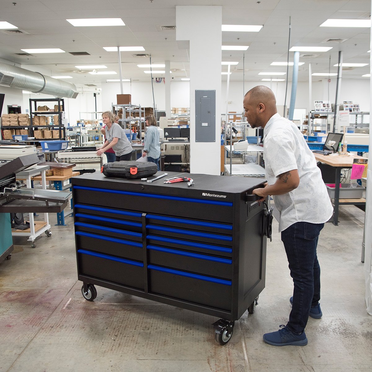 Montezuma | 56 x 24 in. 11-Drawer Tool Cabinet | Proformance Supply