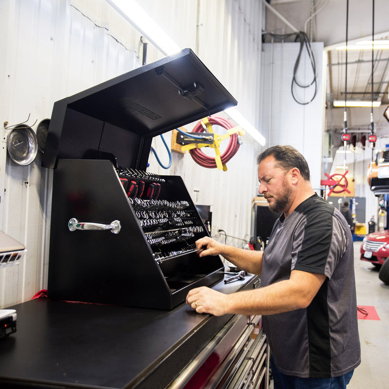 Montezuma LA400B | 30 x 19 in. Steel Triangle® Toolbox