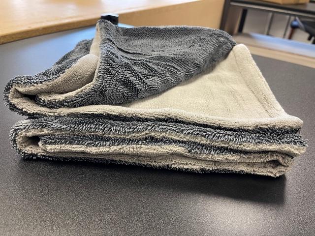 Sucker Lite Drying Towel - 20" by 32" (Gray)